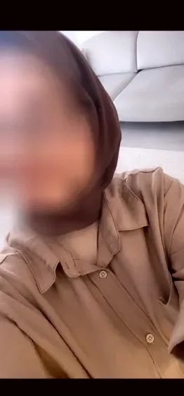 Claudia, 32