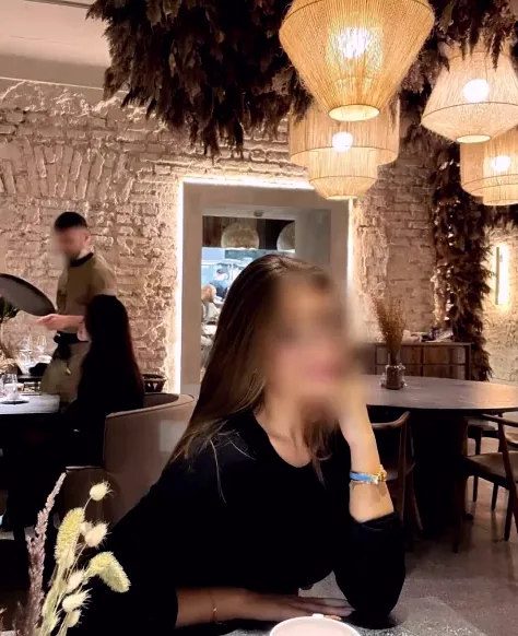 Daniela, 25