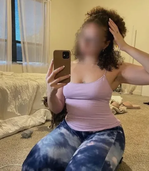 Rebecca, 32