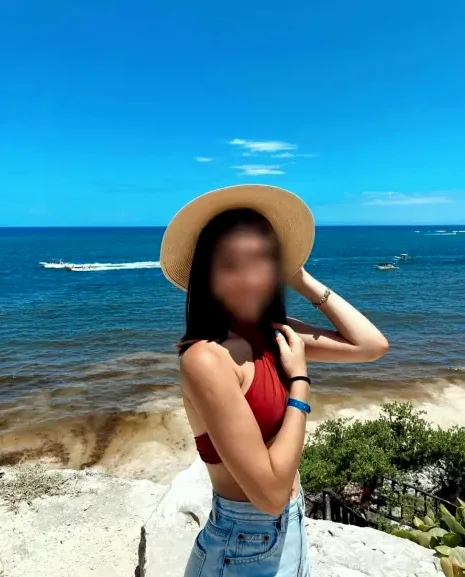Rebecca, 22
