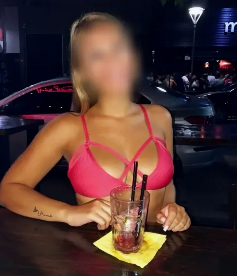 Sabrina, 32