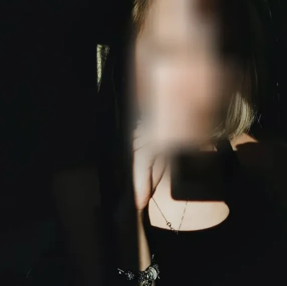 Saskia, 28