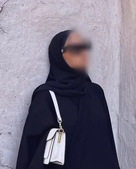 Simone, 26