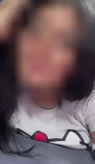 Viktoria, 25